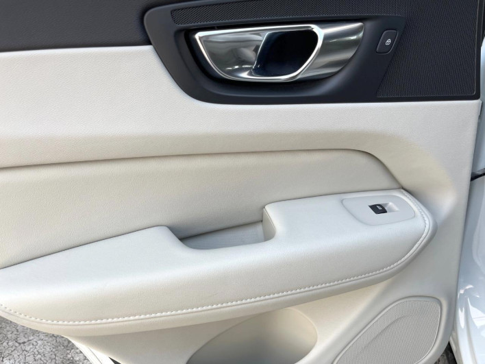 2021 Volvo XC60 5AA-UB420TXCM (UW-6a2b798f0a0d0)[15]