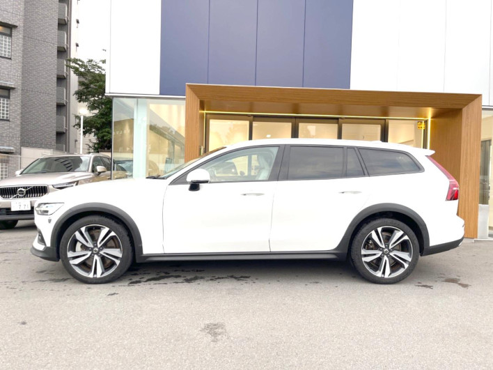 2021 Volvo V60 DBA-ZB420 (UW-6a2b7991b8920)[6]