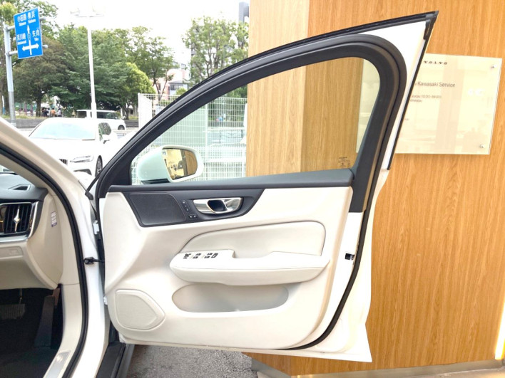 2021 Volvo V60 DBA-ZB420 (UW-6a2b7991b8920)[16]