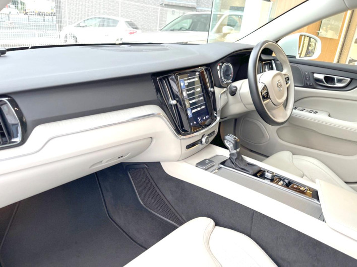 2021 Volvo V60 DBA-ZB420 (UW-6a2b7991b8920)[20]