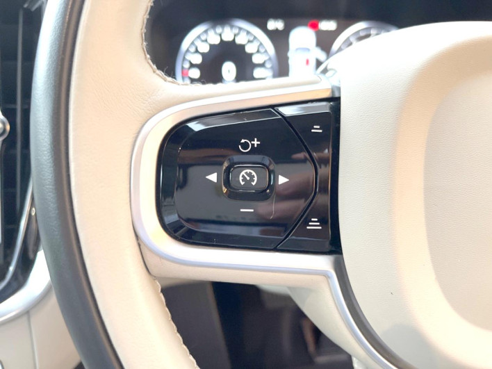 2021 Volvo V60 DBA-ZB420 (UW-6a2b7991b8920)[22]