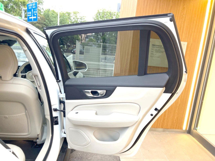 2021 Volvo V60 DBA-ZB420 (UW-6a2b7991b8920)[17]