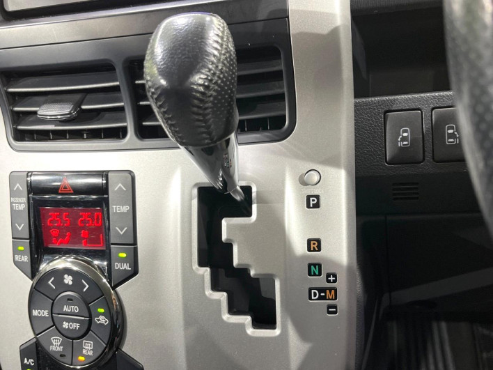 2011 Toyota Voxy DBA-ZRR75W (UW-6a2b799dd0716)[24]