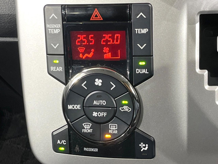 2011 Toyota Voxy DBA-ZRR75W (UW-6a2b799dd0716)[23]