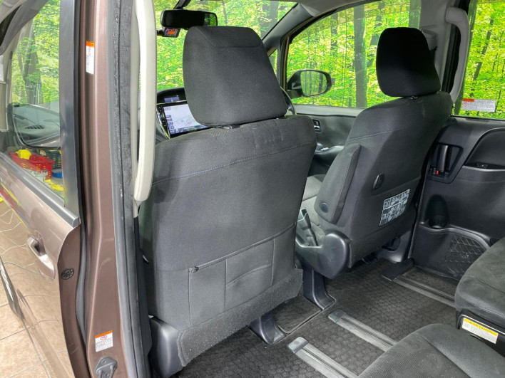 2015 Toyota Noah DBA-ZRR80G (UW-6a2b79a07b2b7)[28]