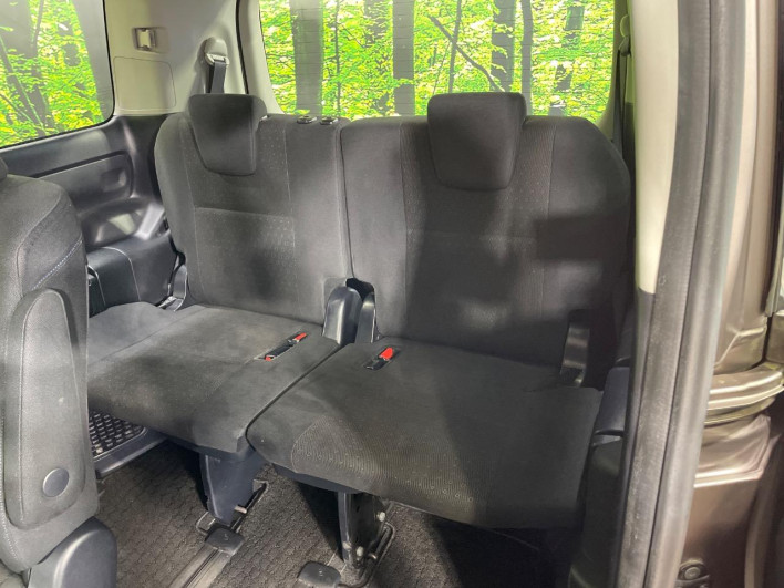 2015 Toyota Noah DBA-ZRR80G (UW-6a2b79a07b2b7)[27]