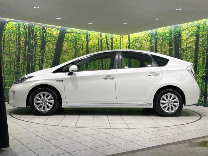 2014 Toyota Prius PHV DLA-ZVW35 (UW-6a2b79b321a29)[12]