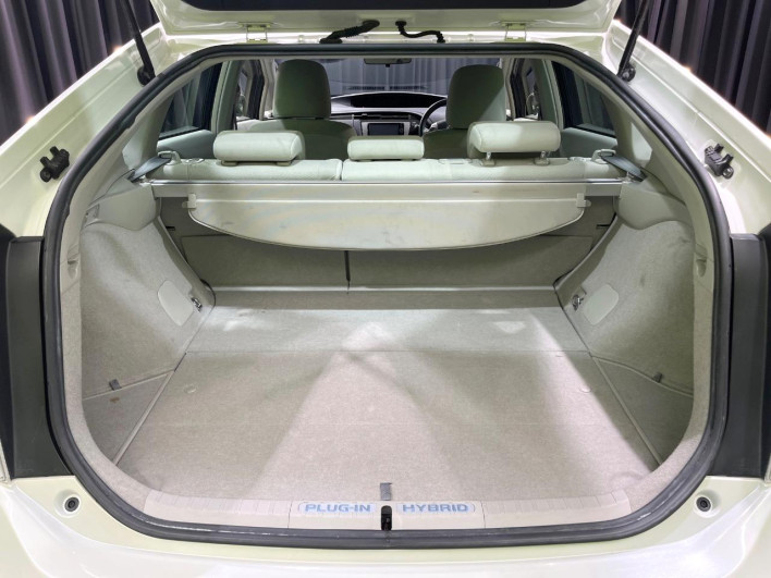 2014 Toyota Prius PHV DLA-ZVW35 (UW-6a2b79b321a29)[19]