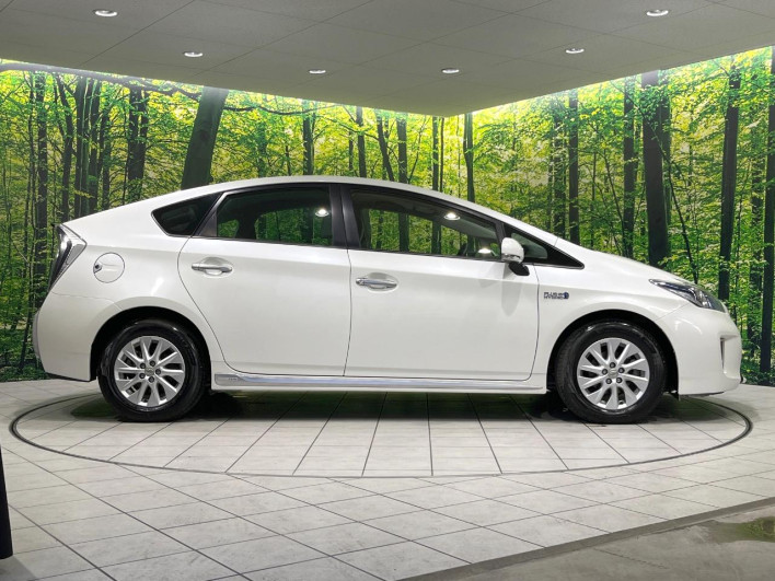 2014 Toyota Prius PHV DLA-ZVW35 (UW-6a2b79b321a29)[16]