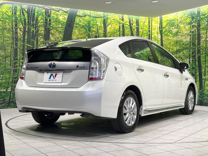 2014 Toyota Prius PHV DLA-ZVW35 (UW-6a2b79b321a29)[15]