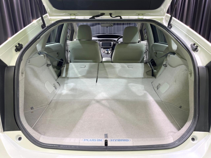 2014 Toyota Prius PHV DLA-ZVW35 (UW-6a2b79b321a29)[20]