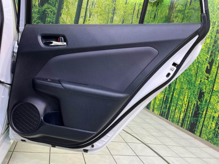 2017 Toyota Prius DAA-ZVW50 (UW-6a2b79b4f0568)[22]