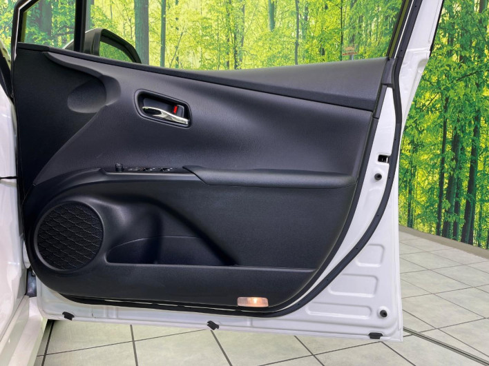2017 Toyota Prius DAA-ZVW50 (UW-6a2b79b4f0568)[21]