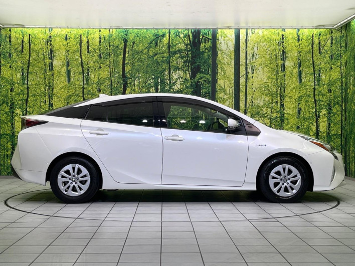 2017 Toyota Prius DAA-ZVW50 (UW-6a2b79b4f0568)[10]