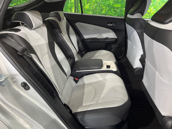 2017 Toyota Prius PHV DLA-ZVW52 (UW-6a2b79bf1363d)[27]