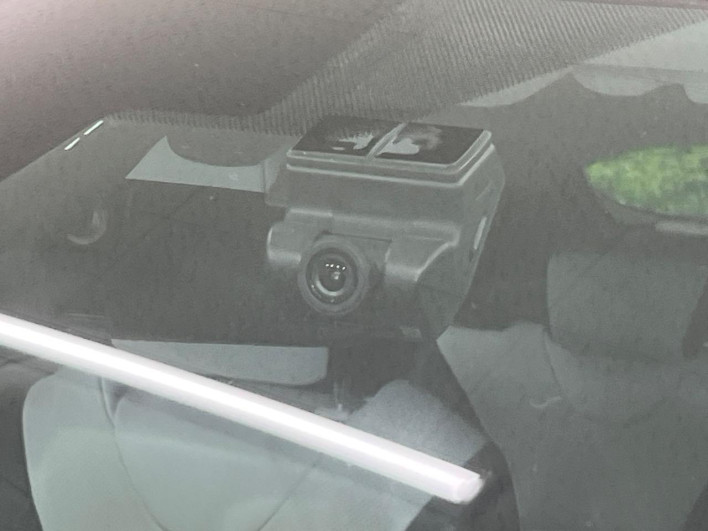 2017 Toyota Prius PHV DLA-ZVW52 (UW-6a2b79bf1363d)[20]