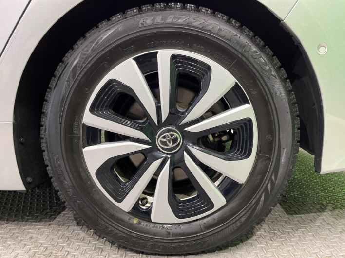 2017 Toyota Prius PHV DLA-ZVW52 (UW-6a2b79bf1363d)[10]