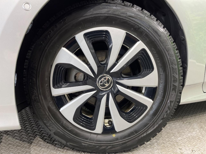 2017 Toyota Prius PHV DLA-ZVW52 (UW-6a2b79bf1363d)[6]