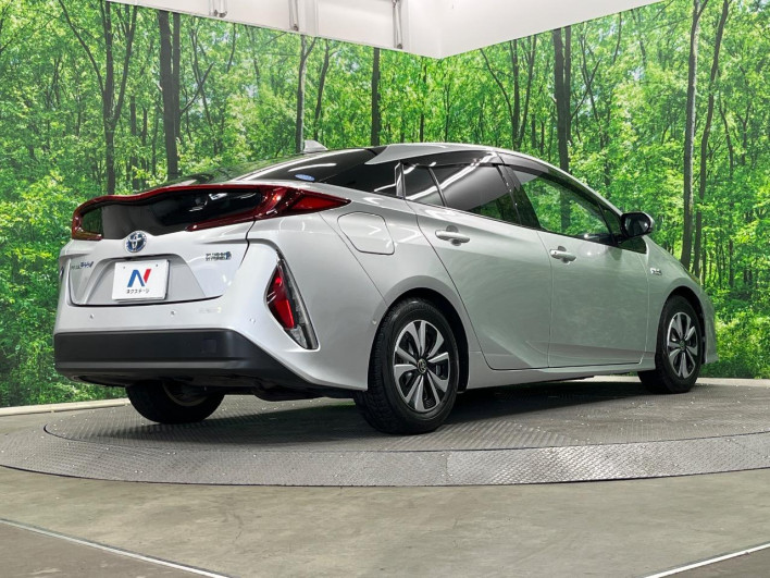 2017 Toyota Prius PHV DLA-ZVW52 (UW-6a2b79bf1363d)[28]