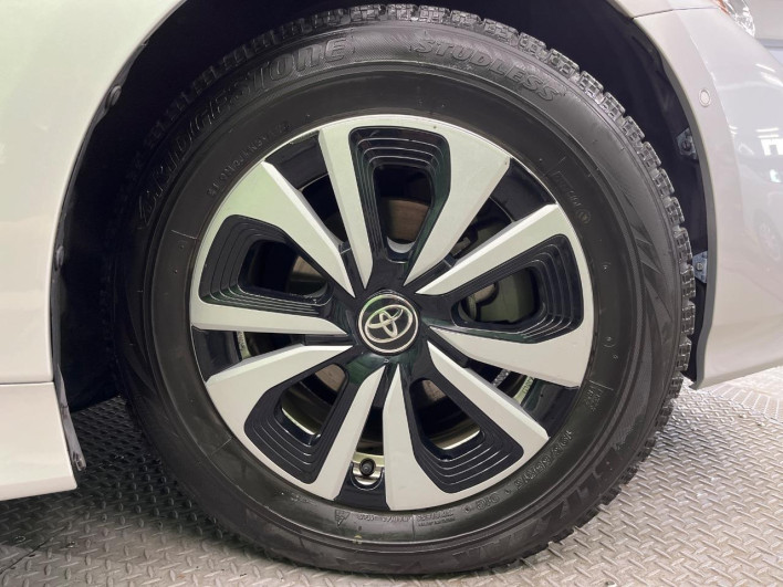 2017 Toyota Prius PHV DLA-ZVW52 (UW-6a2b79bf1363d)[13]
