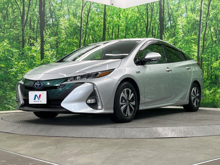 2017 Toyota Prius PHV DLA-ZVW52 (UW-6a2b79bf1363d)[21]