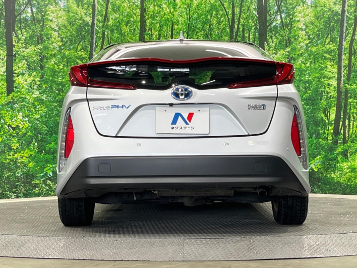 2017 Toyota Prius PHV DLA-ZVW52 (UW-6a2b79bf1363d)[29]