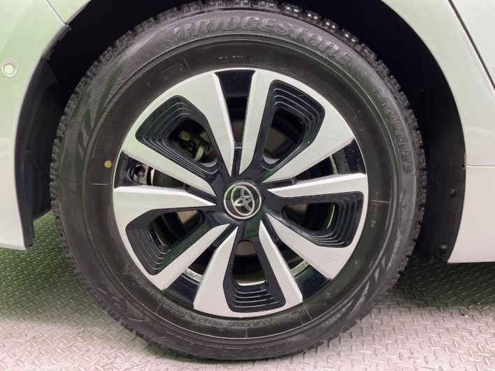 2017 Toyota Prius PHV DLA-ZVW52 (UW-6a2b79bf1363d)[11]