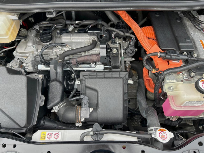 2017 Toyota Noah DAA-ZWR80W (UW-6a2b79c94f6a3)[4]