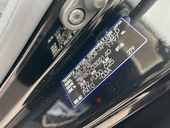 2017 Toyota Noah DAA-ZWR80W (UW-6a2b79c94f6a3)[1]