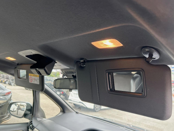 2017 Toyota Noah DAA-ZWR80W (UW-6a2b79c94f6a3)[28]