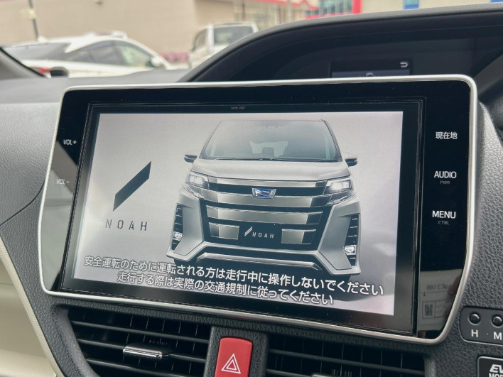 2017 Toyota Noah DAA-ZWR80W (UW-6a2b79c94f6a3)[9]