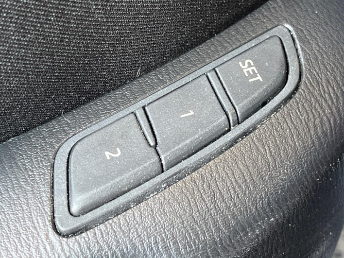 2017 Mazda Axela Sports DBA-BM5FS (UW-6a2cc98a897d0)[23]