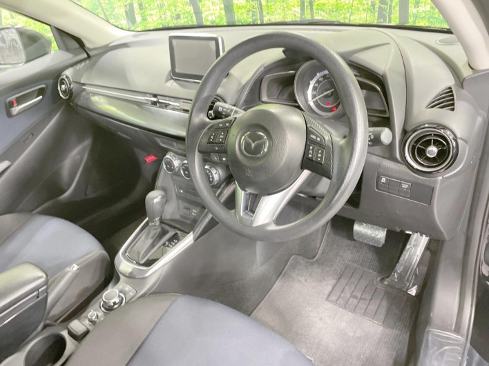 2015 Mazda Demio LDA-DJ5AS (UW-6a2cc9999f7be)[17]