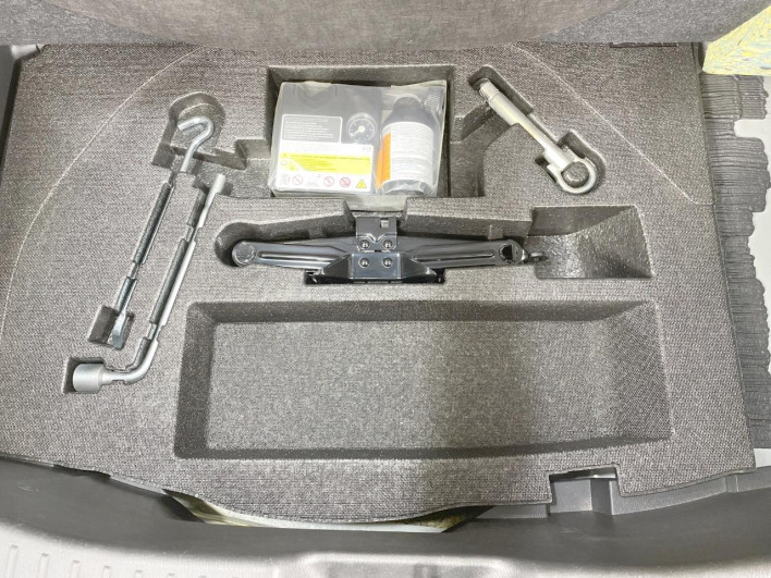 2015 Mazda Demio LDA-DJ5AS (UW-6a2cc9999f7be)[14]
