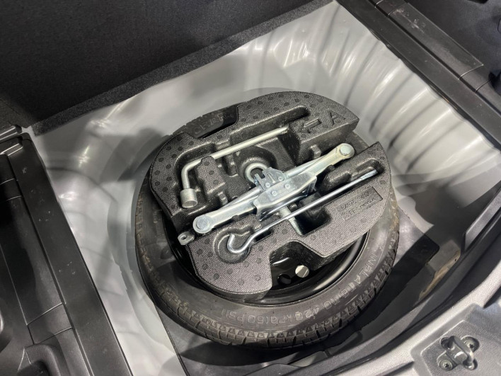 2013 Nissan Note DBA-E12 (UW-6a2cc9a03ff1c)[10]