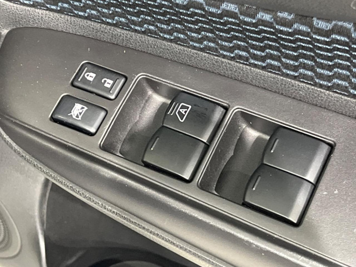 2013 Nissan Note DBA-E12 (UW-6a2cc9a03ff1c)[17]