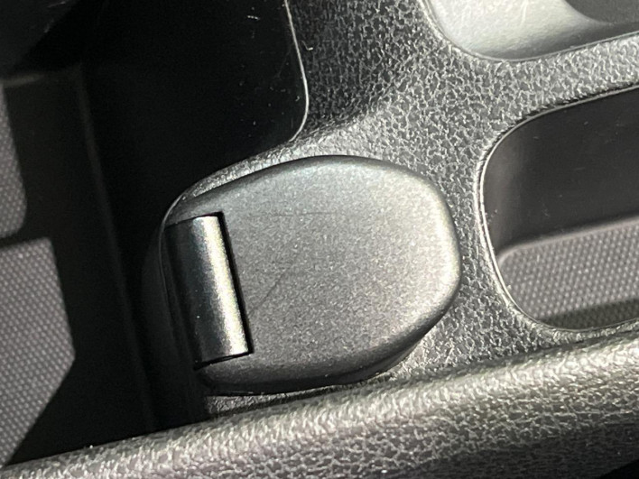 2013 Nissan Note DBA-E12 (UW-6a2cc9a03ff1c)[21]