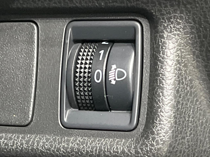 2013 Nissan Note DBA-E12 (UW-6a2cc9a03ff1c)[19]