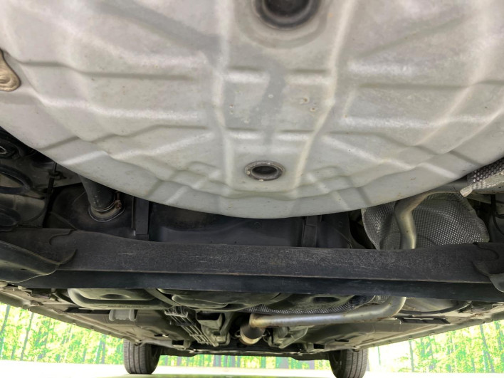 2013 Nissan Note DBA-E12 (UW-6a2cc9a0ae39f)[27]