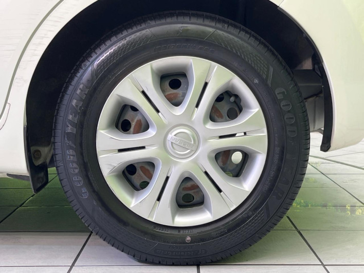 2013 Nissan Note DBA-E12 (UW-6a2cc9a0ae39f)[18]