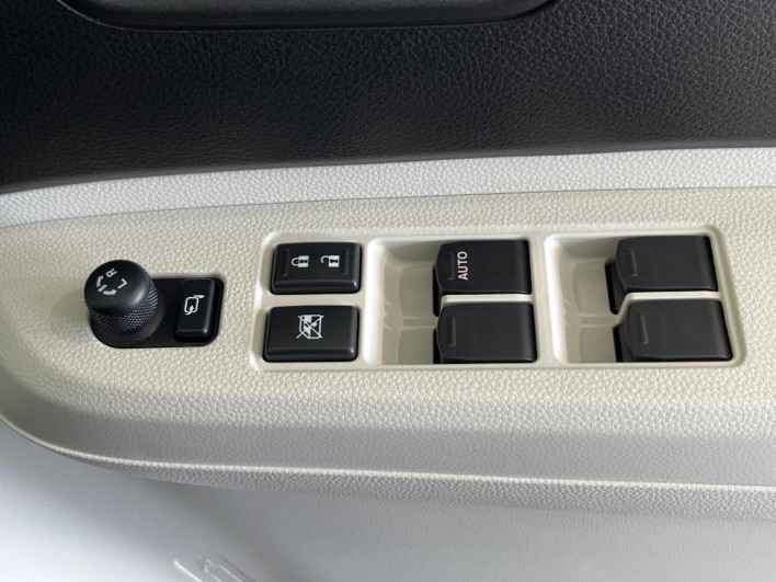 2017 Suzuki Ignis DAA-FF21S (UW-6a2cc9ac1a8d0)[24]