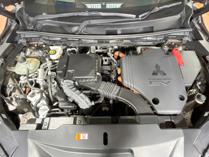 2022 Mitsubishi OUTLANDER PHEV 5LA-GN0W (UW-6a2cc9c7a0b84)[5]