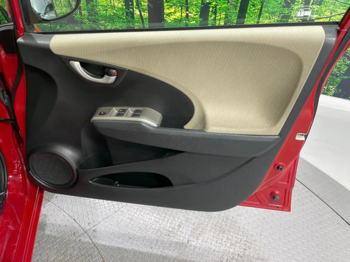 2011 Honda Fit Hybrid DAA-GP1 (UW-6a2cc9c93b874)[29]
