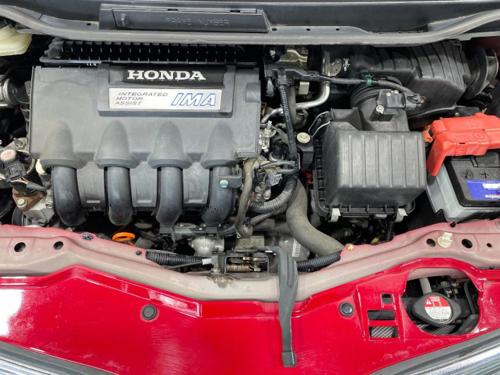 2011 Honda Fit Hybrid DAA-GP1 (UW-6a2cc9c93b874)[4]