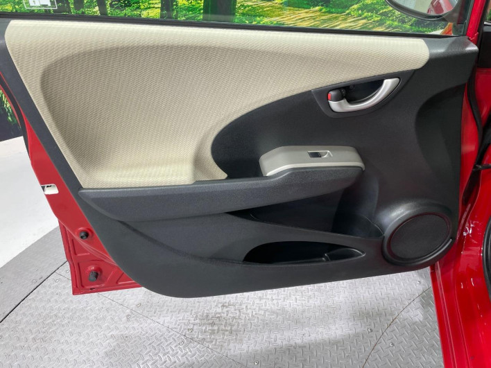 2011 Honda Fit Hybrid DAA-GP1 (UW-6a2cc9c93b874)[27]