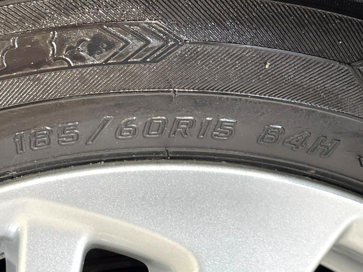 2015 Honda Fit Hybrid DAA-GP5 (UW-6a2cc9cb87e15)[27]