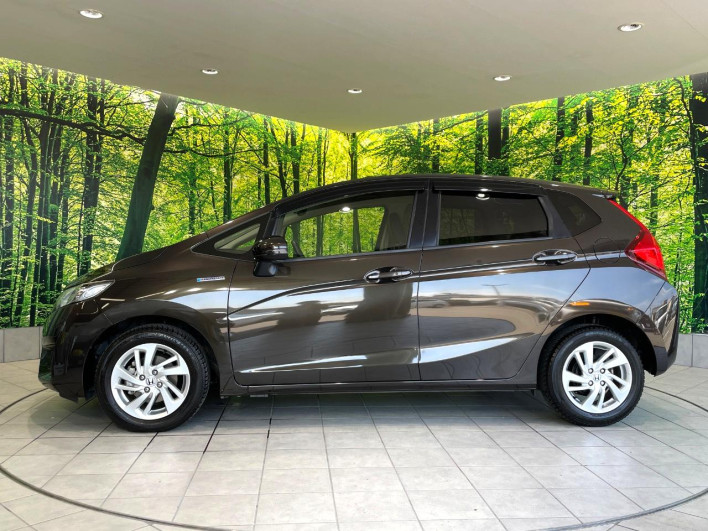 2015 Honda Fit Hybrid DAA-GP5 (UW-6a2cc9cb87e15)[8]