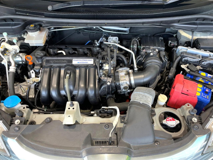 2015 Honda Fit Hybrid DAA-GP5 (UW-6a2cc9cb87e15)[4]