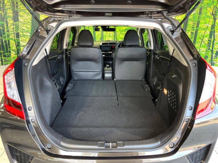 2015 Honda Fit Hybrid DAA-GP5 (UW-6a2cc9cb87e15)[11]