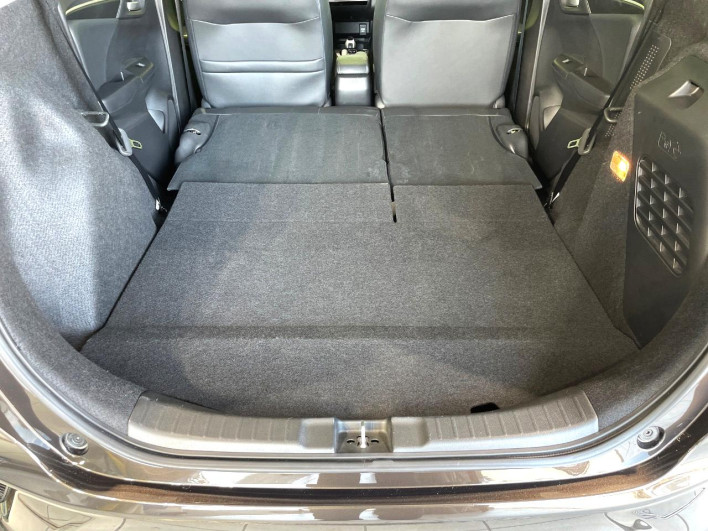 2015 Honda Fit Hybrid DAA-GP5 (UW-6a2cc9cb87e15)[10]